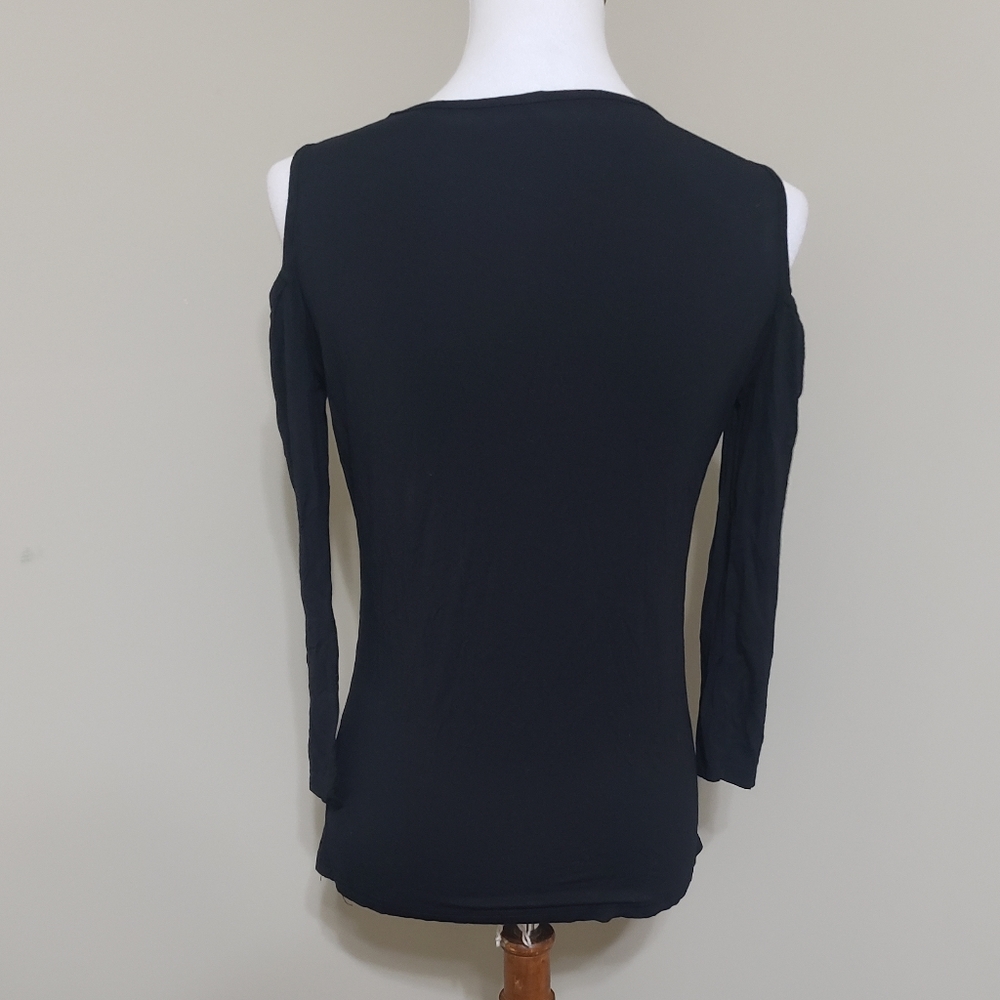 Basic black cold shoulder tee - Picture 3 of 3